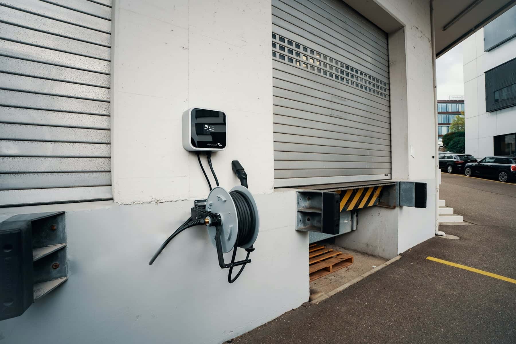 12 kVA : 60 ampères en monophasé, 20 A par phase en triphasé