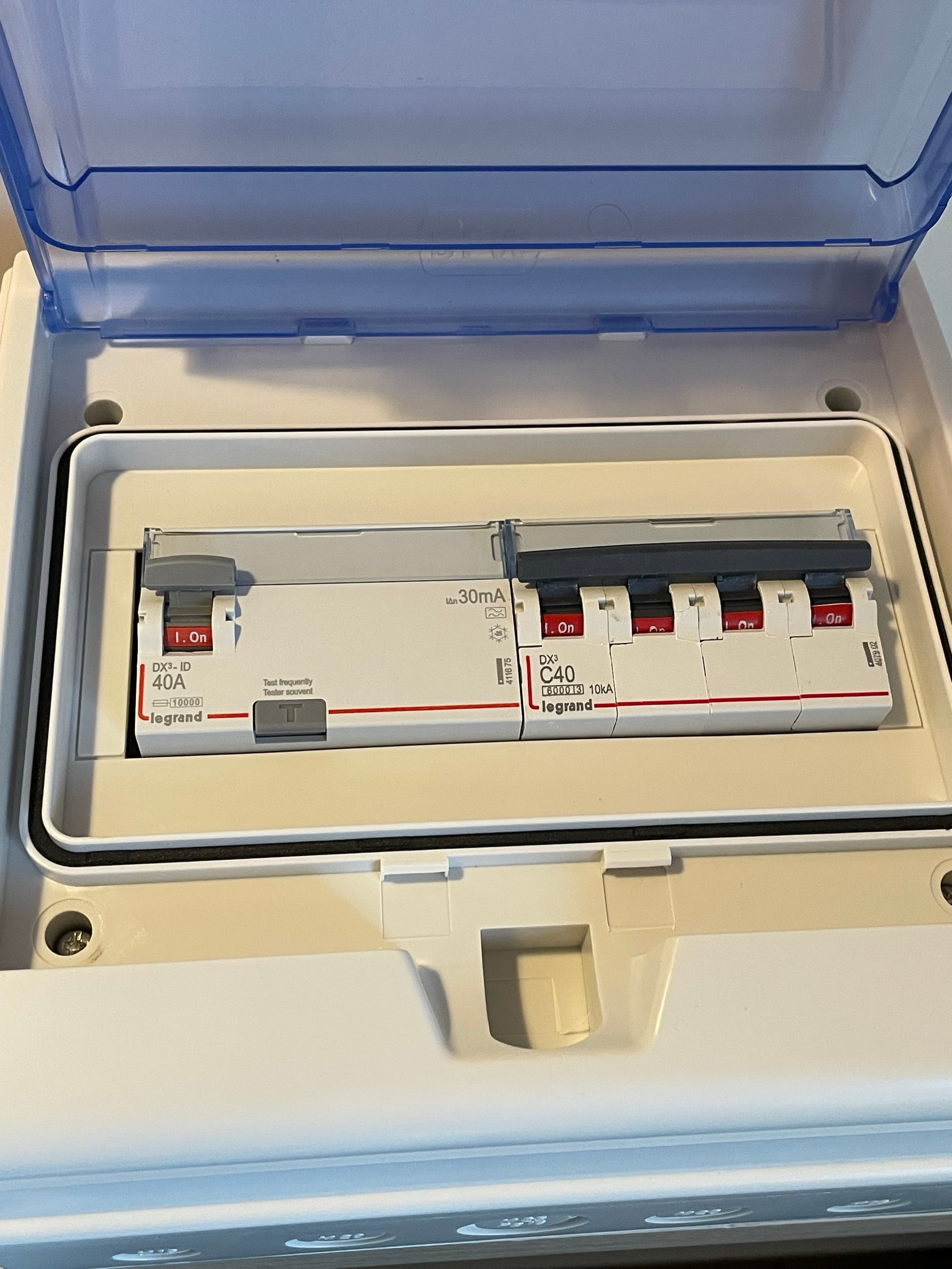 Protection Différentielle IRVE : Tout Comprendre pour une Installation Sécurisée